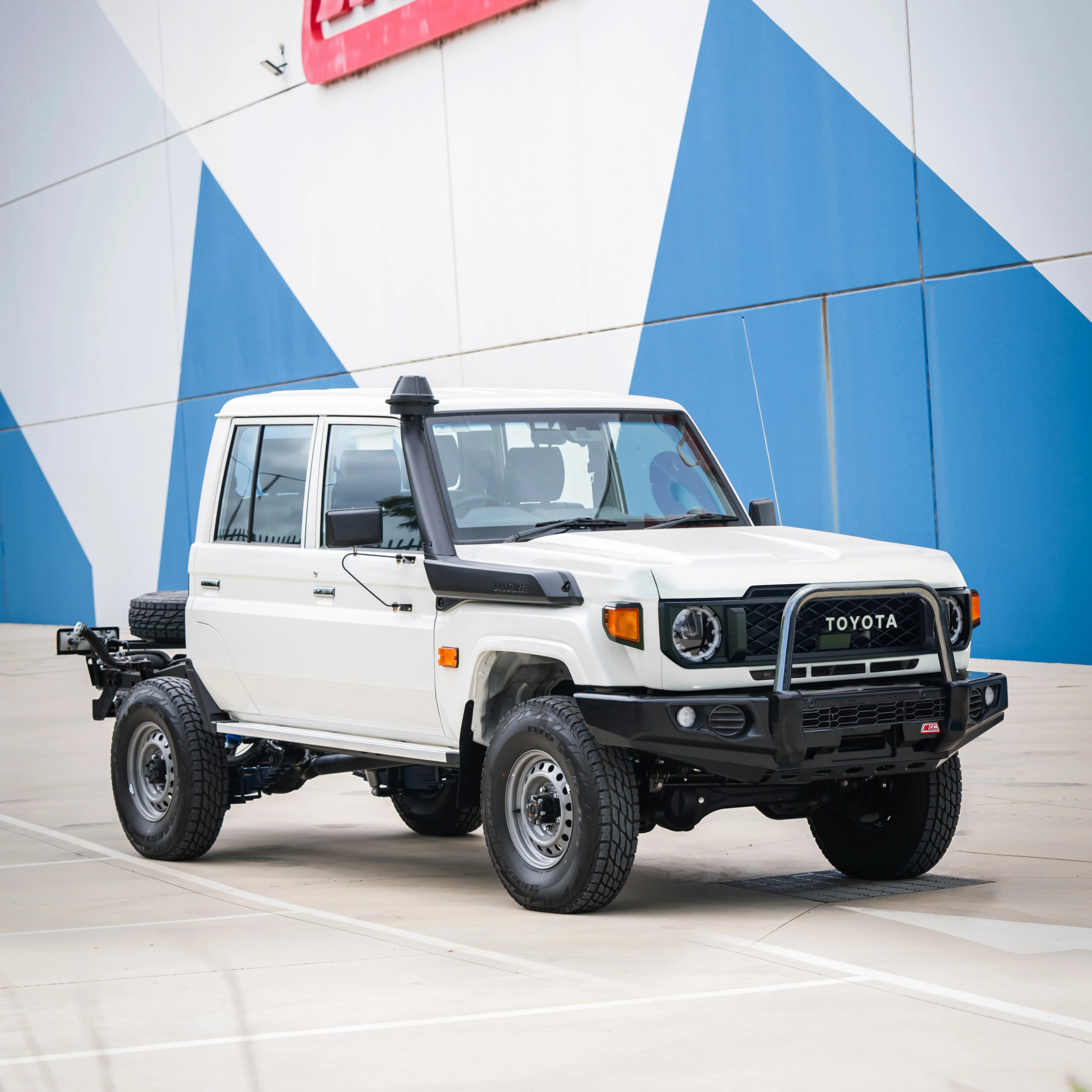 Land Cruiser 70 Series Single Cab 2024-On  707-01 Falcon Bull Bar Single Stainless Loop Package (No Foglight) - Image 2