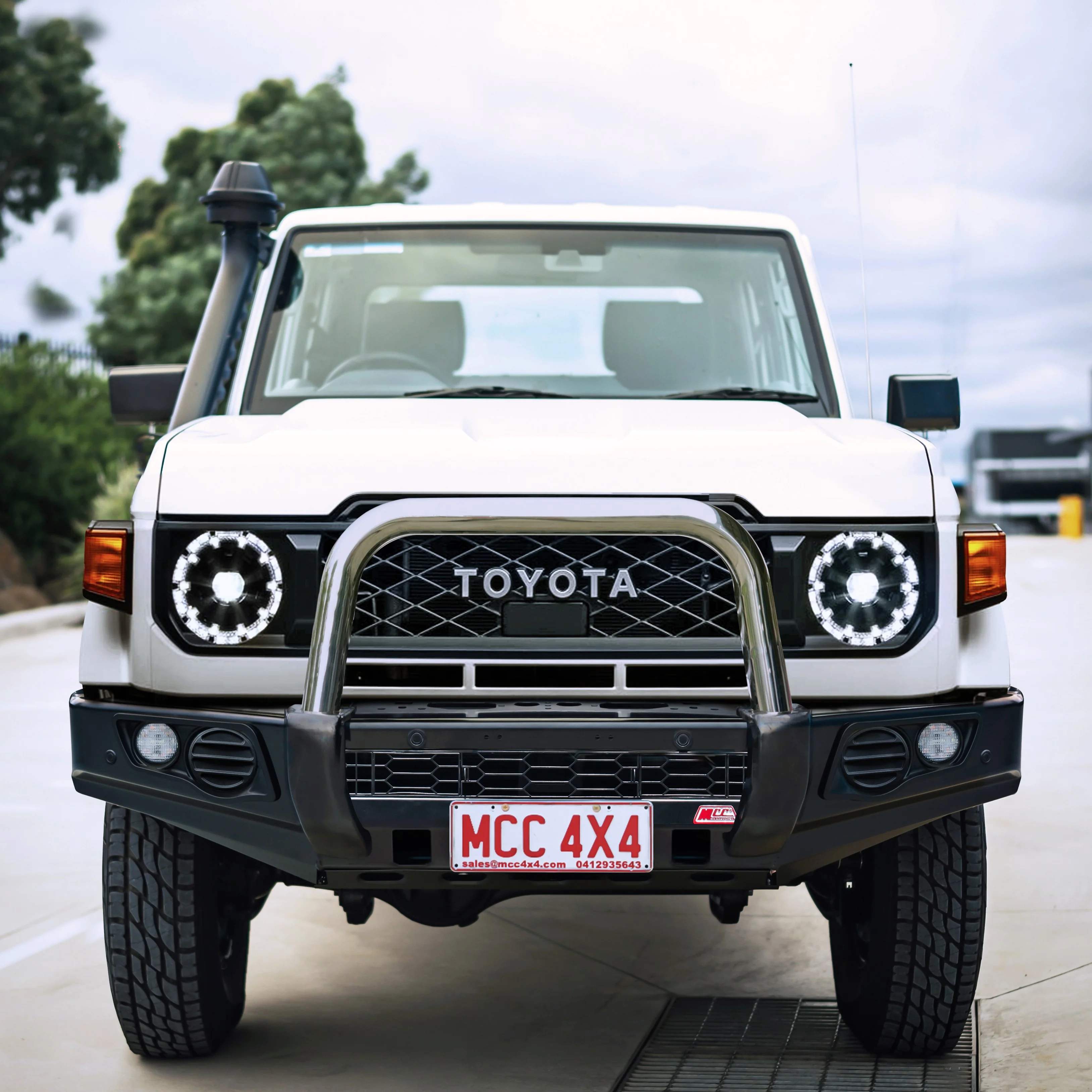 Land Cruiser 70 Series Single Cab 2024-On  707-01 Falcon Bull Bar Single Stainless Loop Package (No Foglight) - Image 3