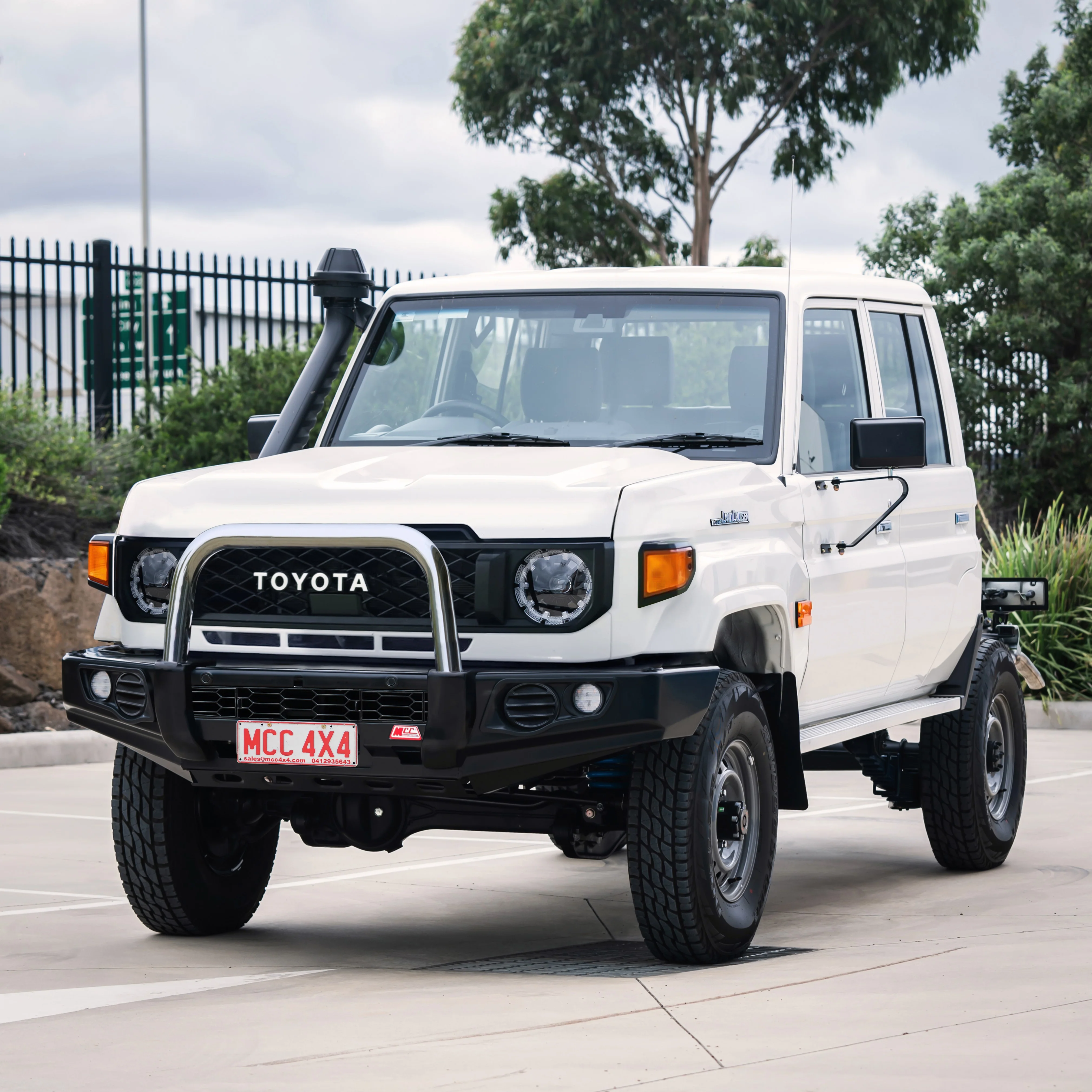Land Cruiser 70 Series Single Cab 2024-On  707-01 Falcon Bull Bar Single Stainless Loop Package (No Foglight) - Image 4