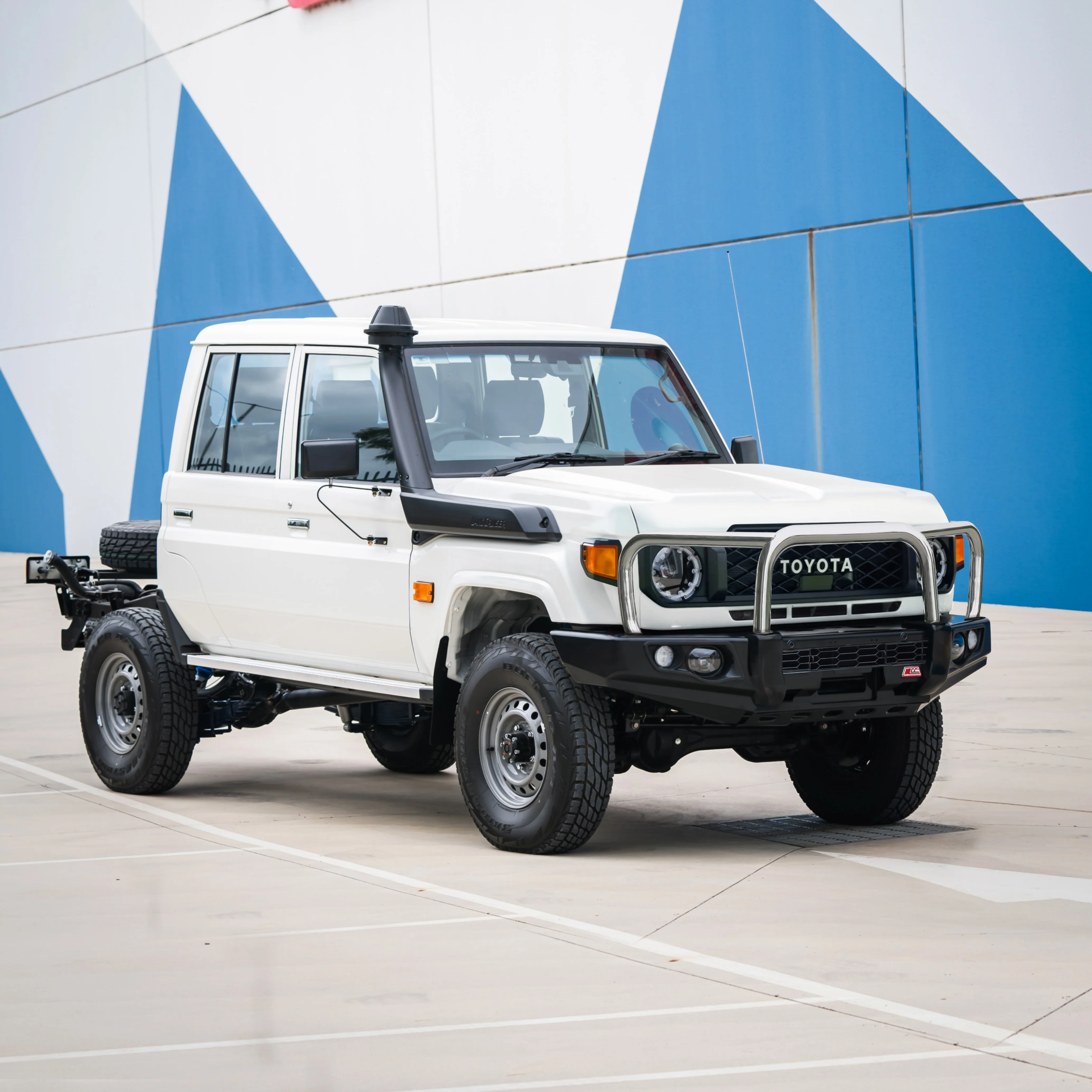 Land Cruiser 70 Series Single Cab 2024-On 707-01 Falcon Bull Bar Triple Stainless Loops Package (LED Foglight) - Image 4