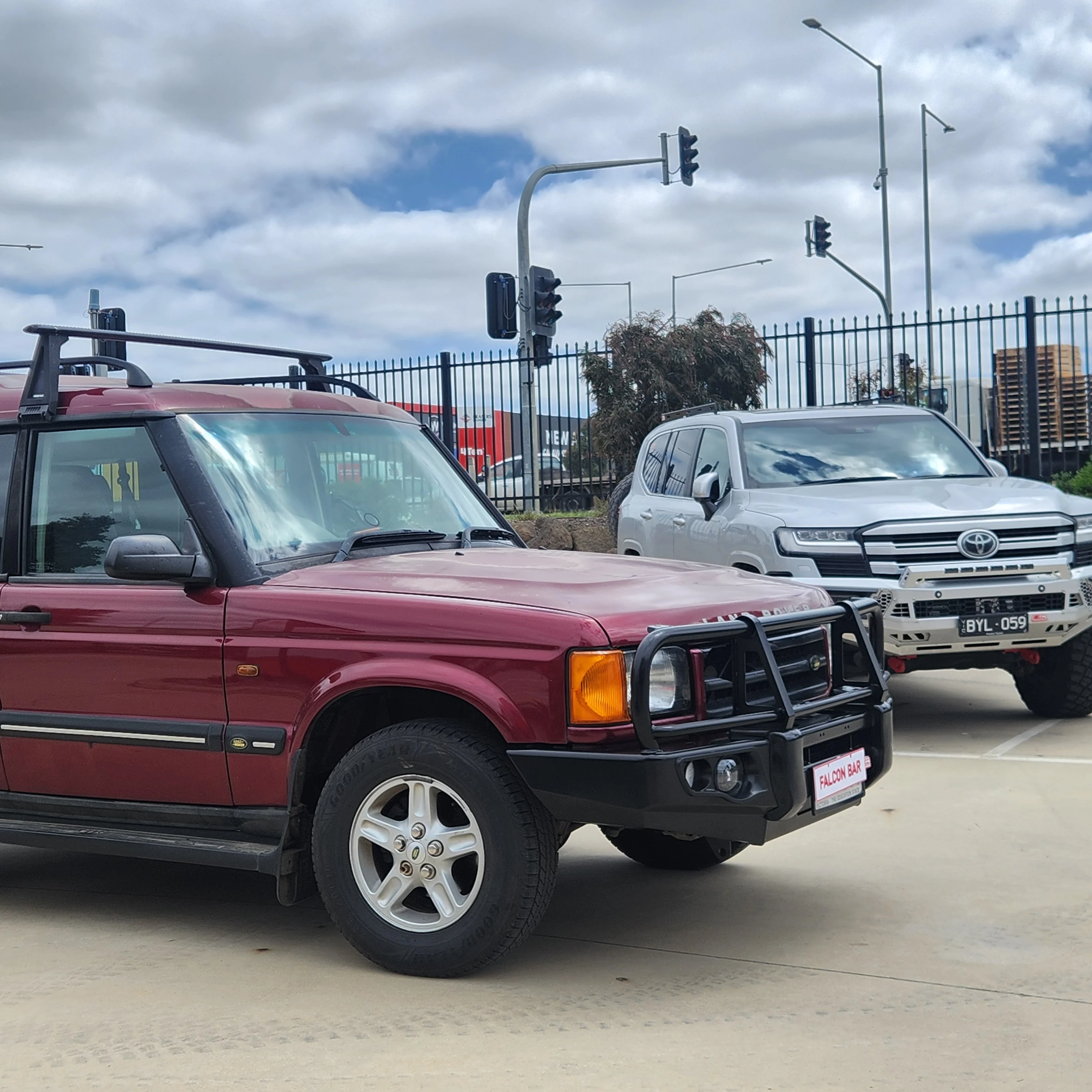 Discovery 1 & 2 1989-2004 707-02 Falcon Bull Bar Black A-Frame Package (No Foglight) - SKU MCC-09001-702UP - Image 4