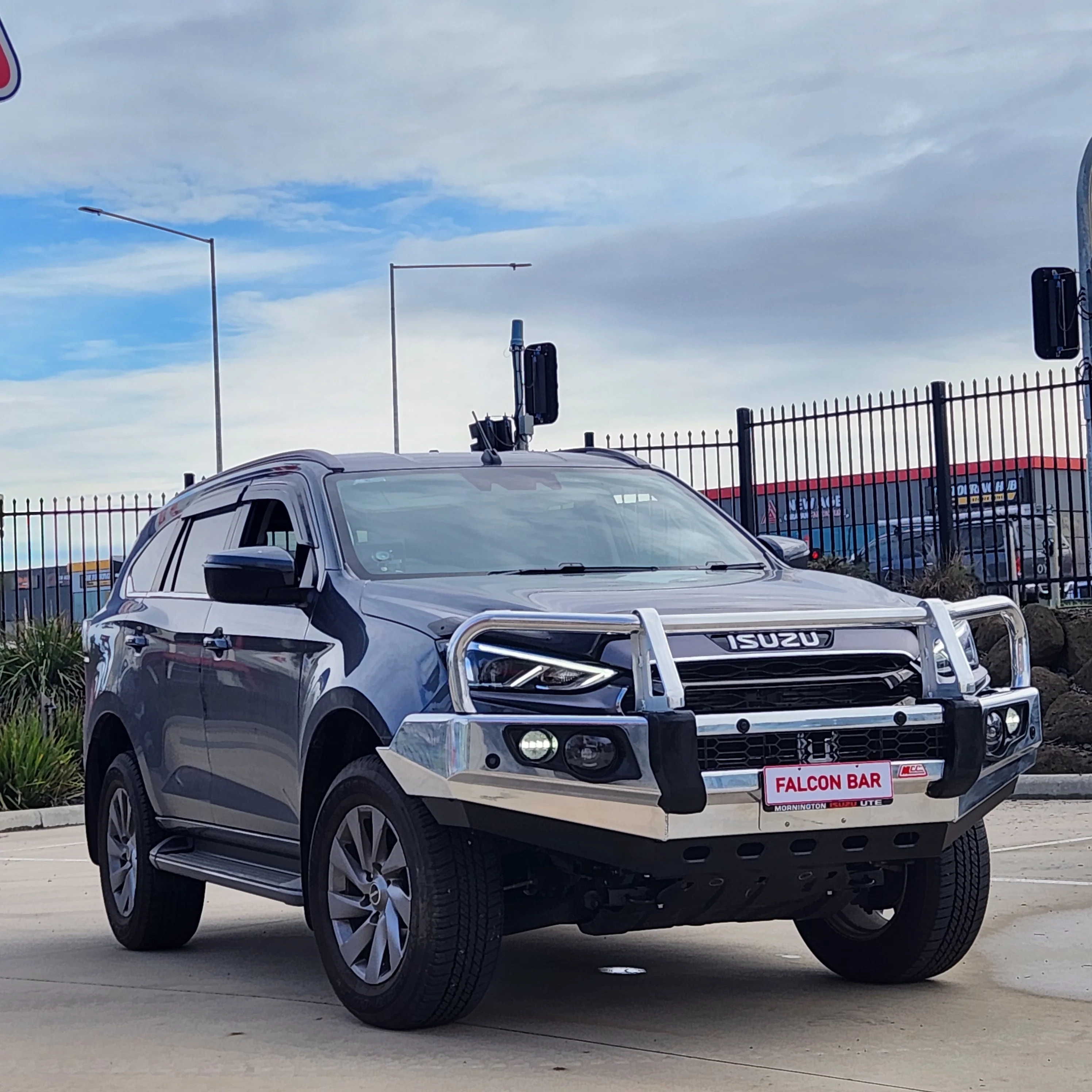 MUX Gen 3 2020-2025 707-02A Alloy Falcon Bull Bar Black A-Frame Package (LED Foglight) - SKU MCC-08008-702AW - Image 2