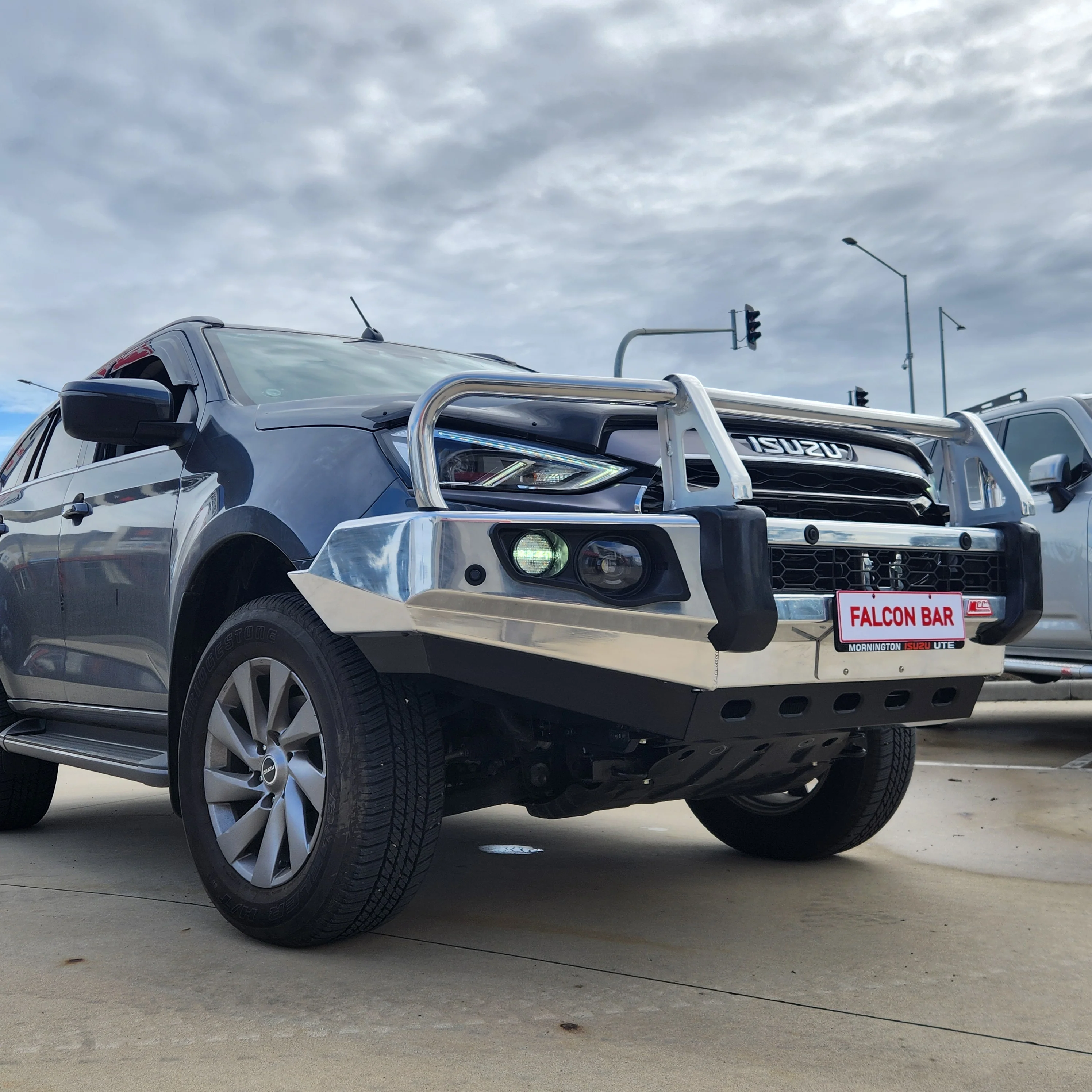 MUX Gen 3 2020-2025 707-02A Alloy Falcon Bull Bar Black A-Frame Package (LED Foglight) - SKU MCC-08008-702AW - Image 6