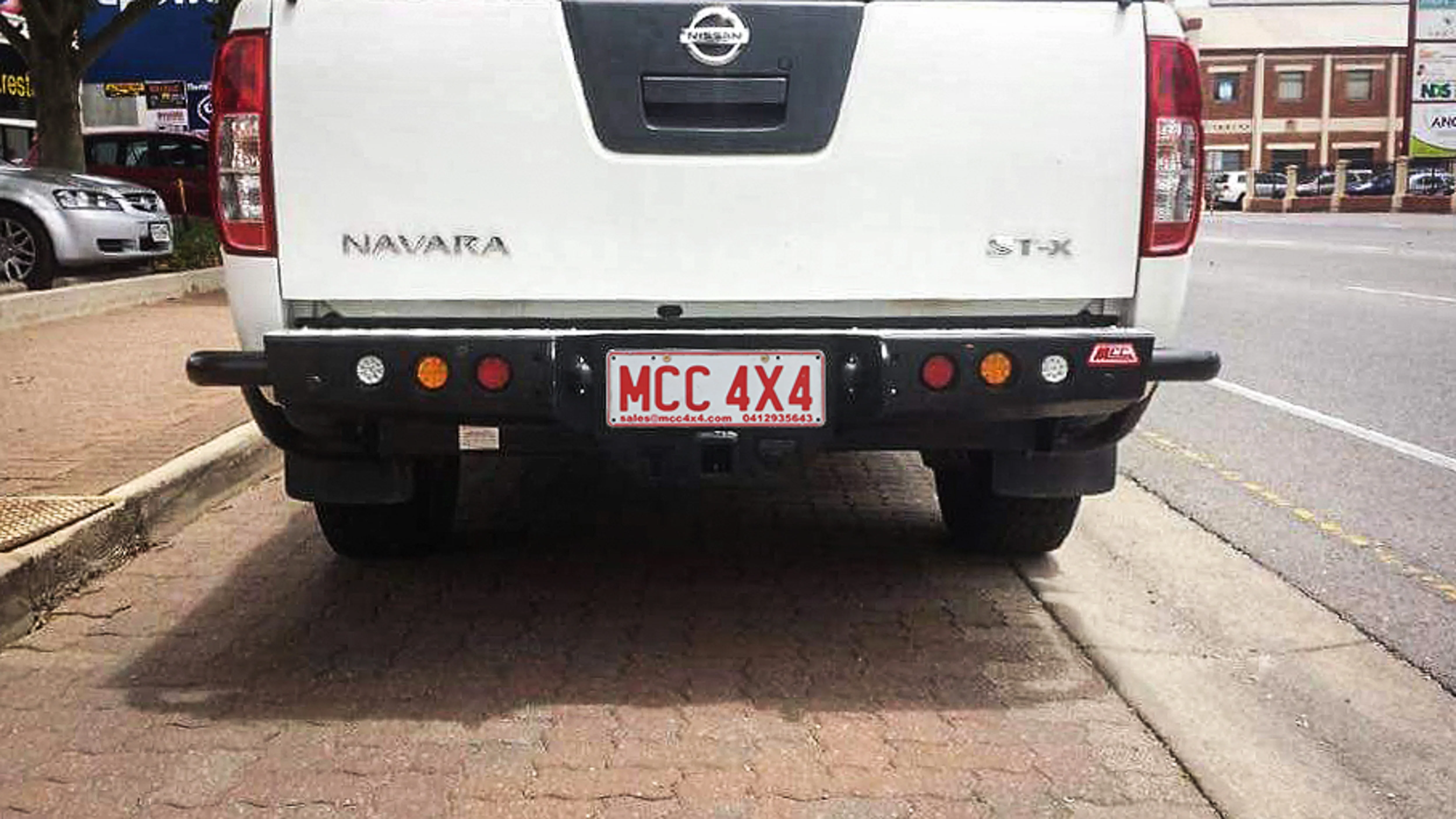Navara D40 2005-2015 022-03 Jack Rear Bar with Light kit and Chrome Step Plate Package - SKU MCC-03006-203SPL - Image 2