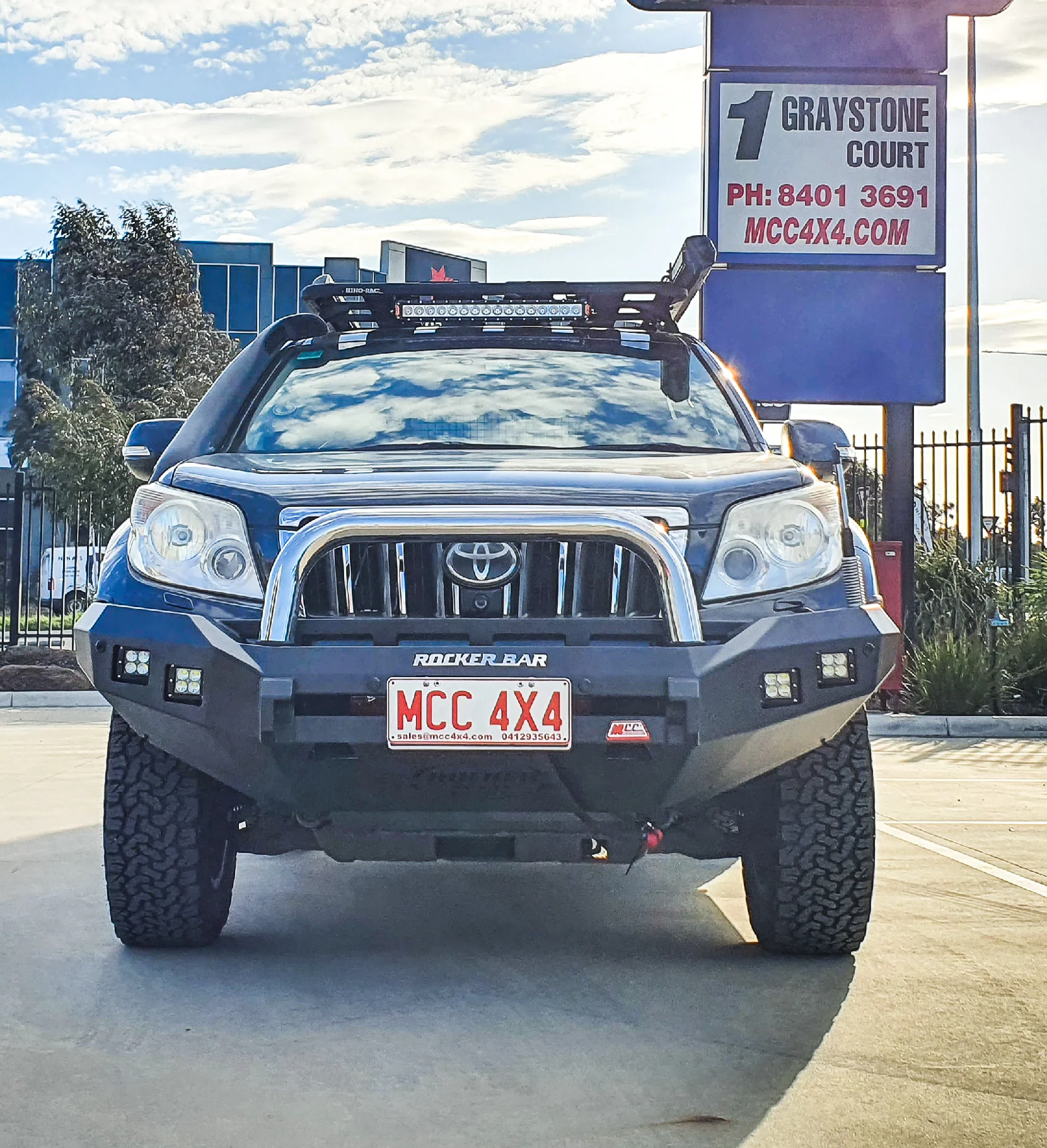 Prado 150 prefacelift 2009-2017 078-01SQSSL Rocker Bull Bar Single Stainless Loop Package - SKU MCC-01011-7801SQSSL - Image 3