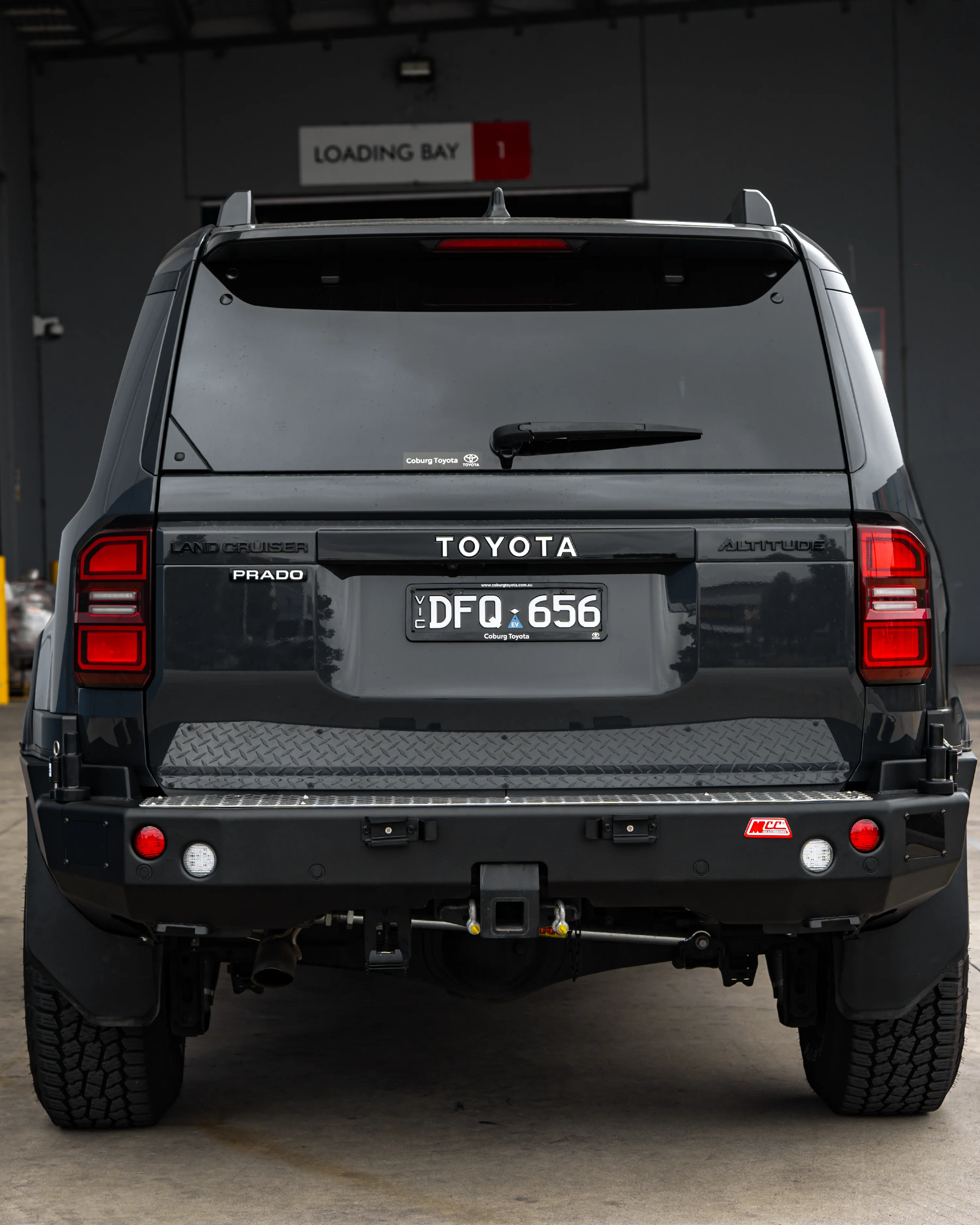 Prado 250 2025-On 022-02 Rear Wheel Carrier Bar Only Package (Sand Black) - Image 3