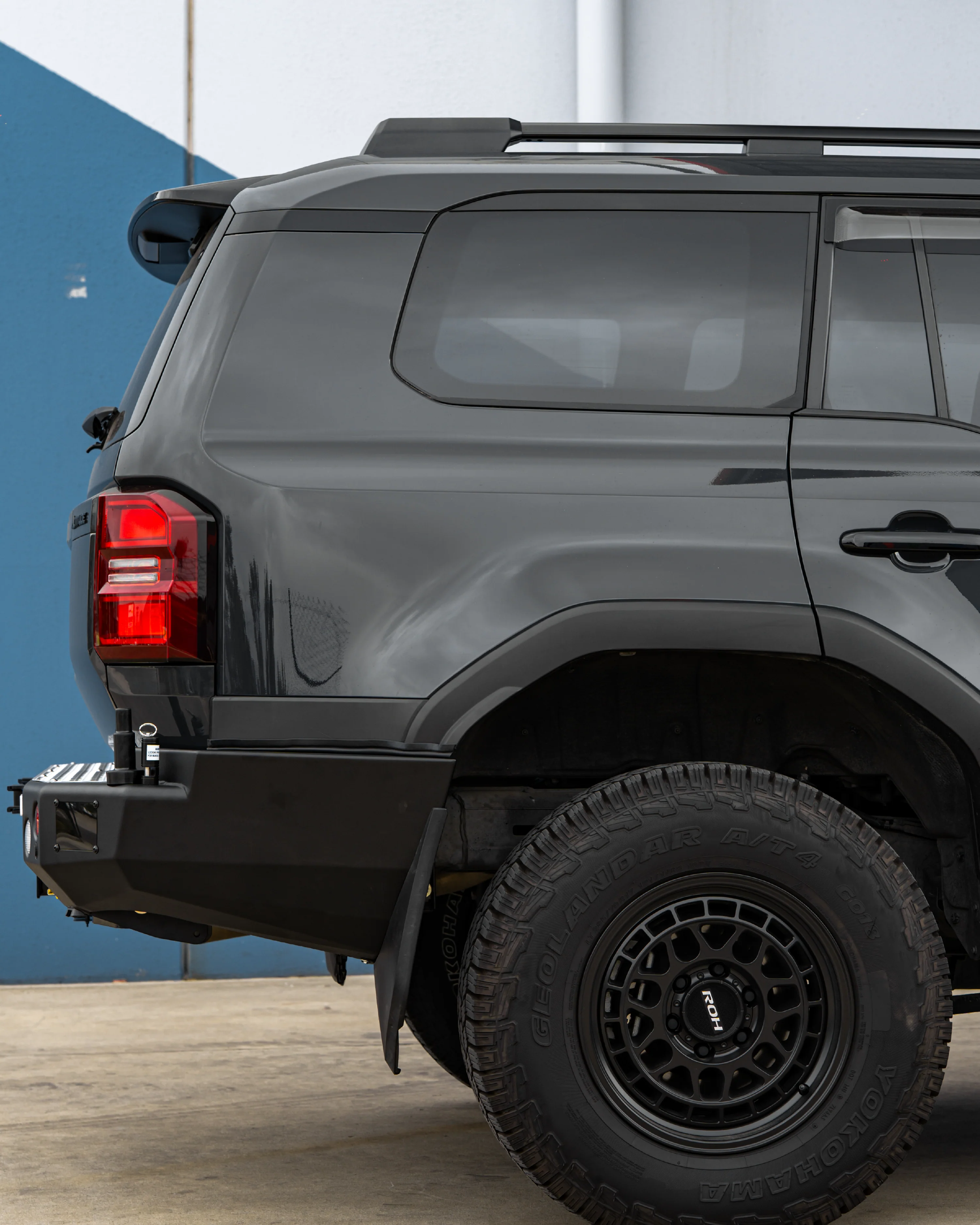 Prado 250 2025-On 022-02 Rear Wheel Carrier Bar Only Package (Sand Black) - Image 5