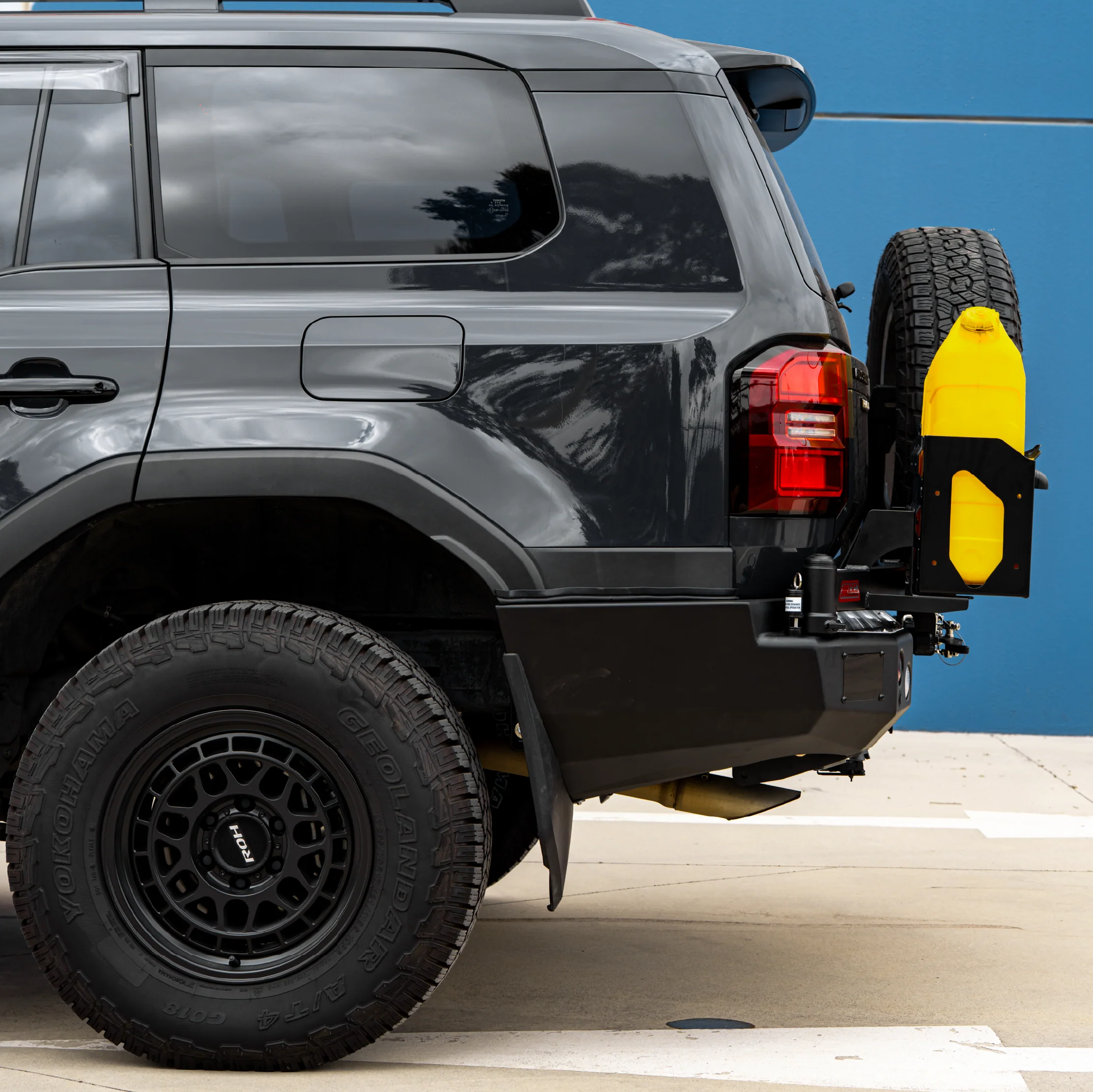 Prado 250 2025-On 022-02 Rear Wheel Carrier Single Jerry can Holder Package (Sand Black) - Image 5
