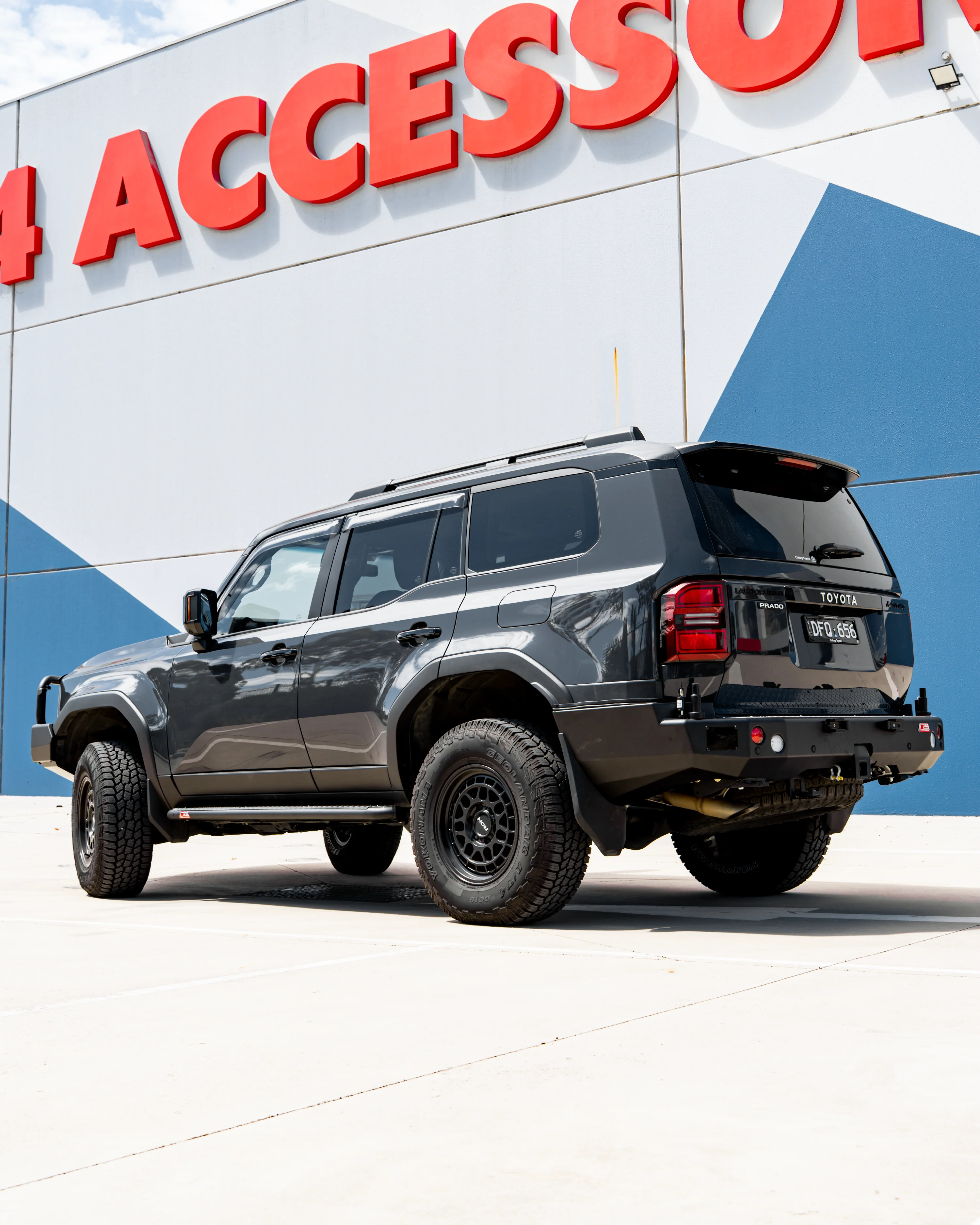 Prado 250 2025-On 309SBK Sand Black Side Step Package - Image 2