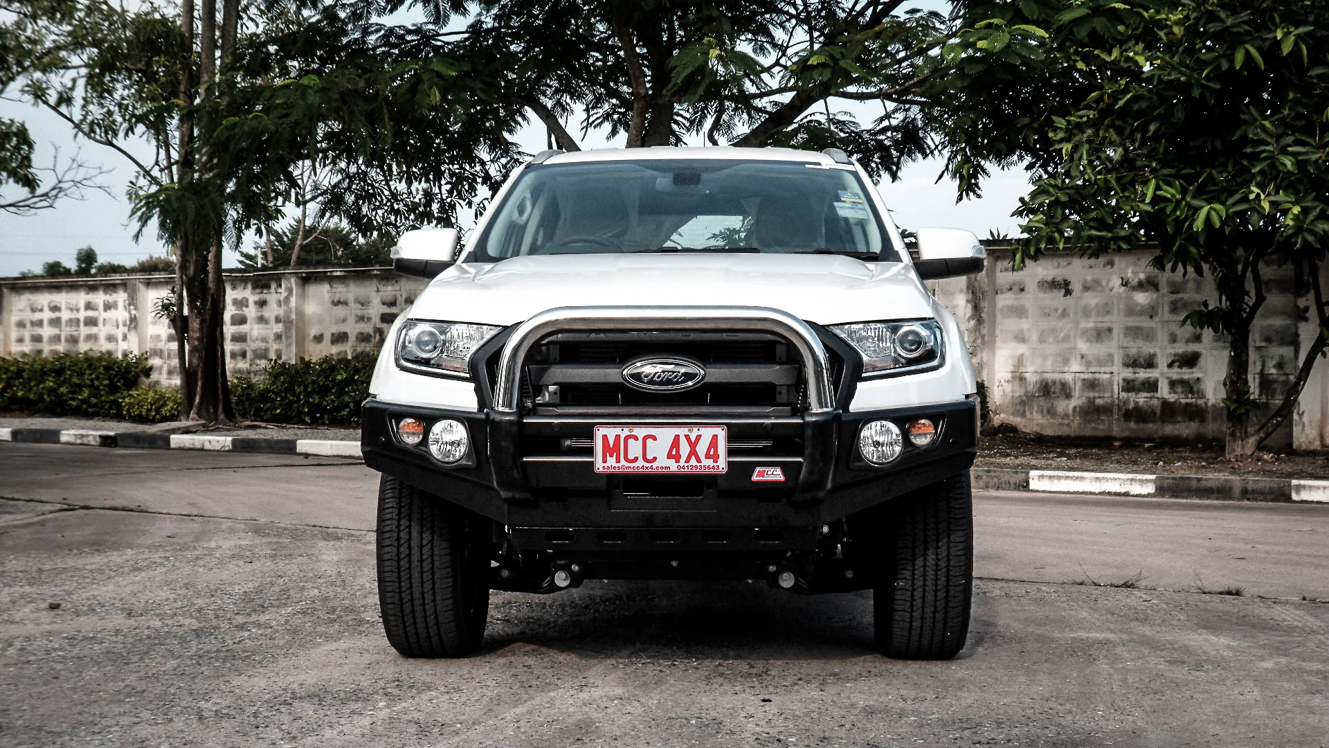 Ranger/Everest Non Tech MK 2 Mk 3 2016-2021 707-01 Falcon Bull Bar Single Stainless Loop Package (No Foglight) - SKU MCC-05006-701SSL - Image 3