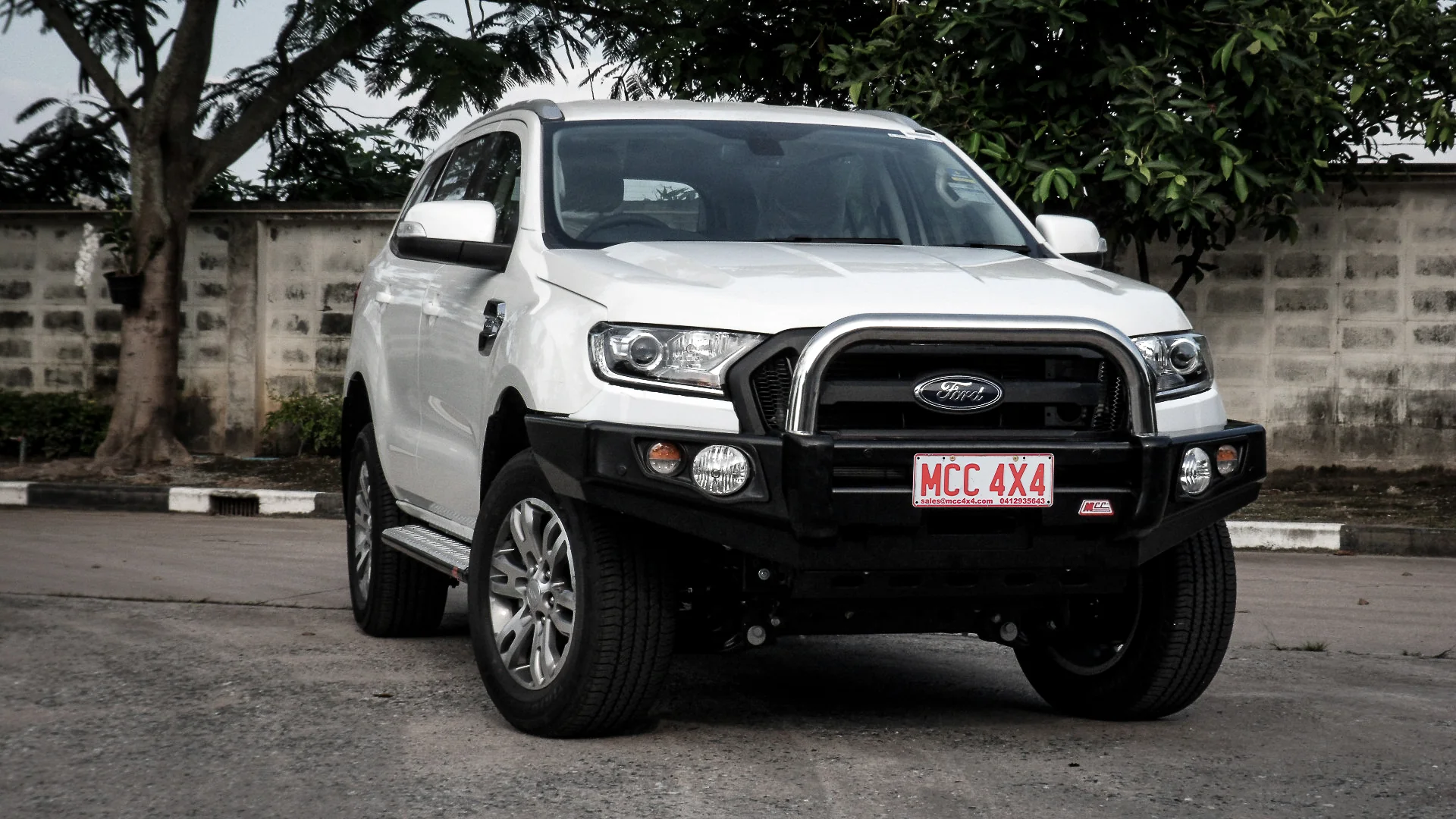 Ranger/Everest Non Tech MK 2 Mk 3 2016-2021 707-01 Falcon Bull Bar Single Stainless Loop Package (LED Foglight) - SKU MCC-05006-701SSLFOG - Image 2