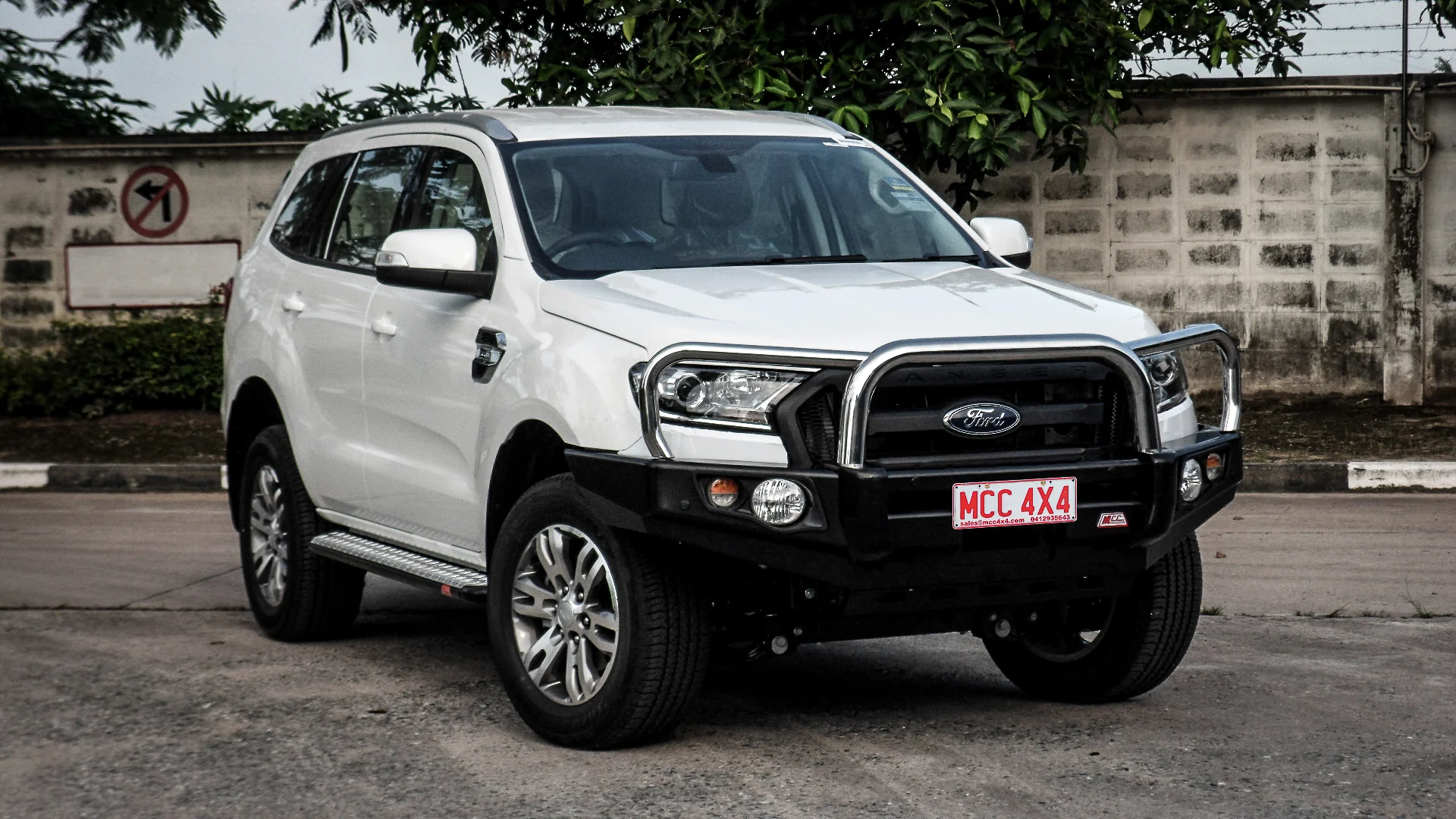 Ranger/Everest Non Tech MK 2 Mk 3 2016-2021 707-01 Falcon Bull Bar Triple Stainless Loops Package (LED Foglight) - SKU MCC-05006-701FOGUP - Image 2