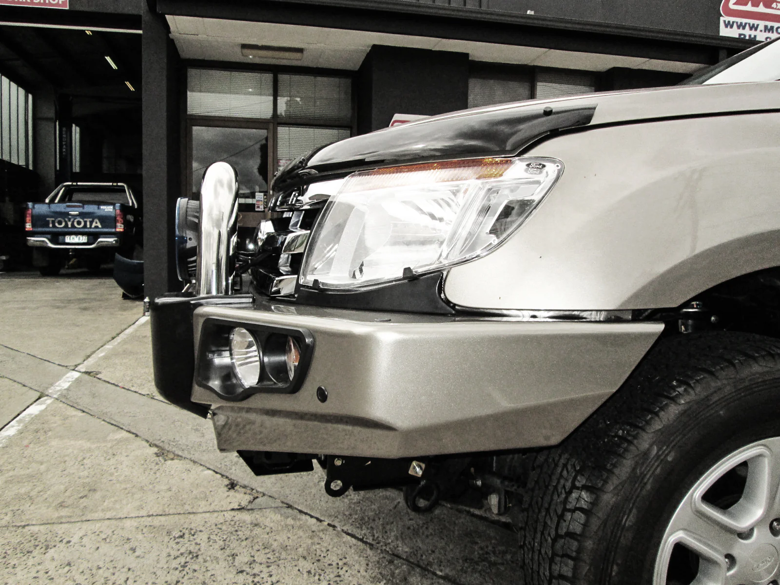 Ranger PX 1 2011-2015 707-01 Falcon Bull Bar Single Stainless Loop Package (No Foglight) - SKU MCC-05003-701SSL - Image 6