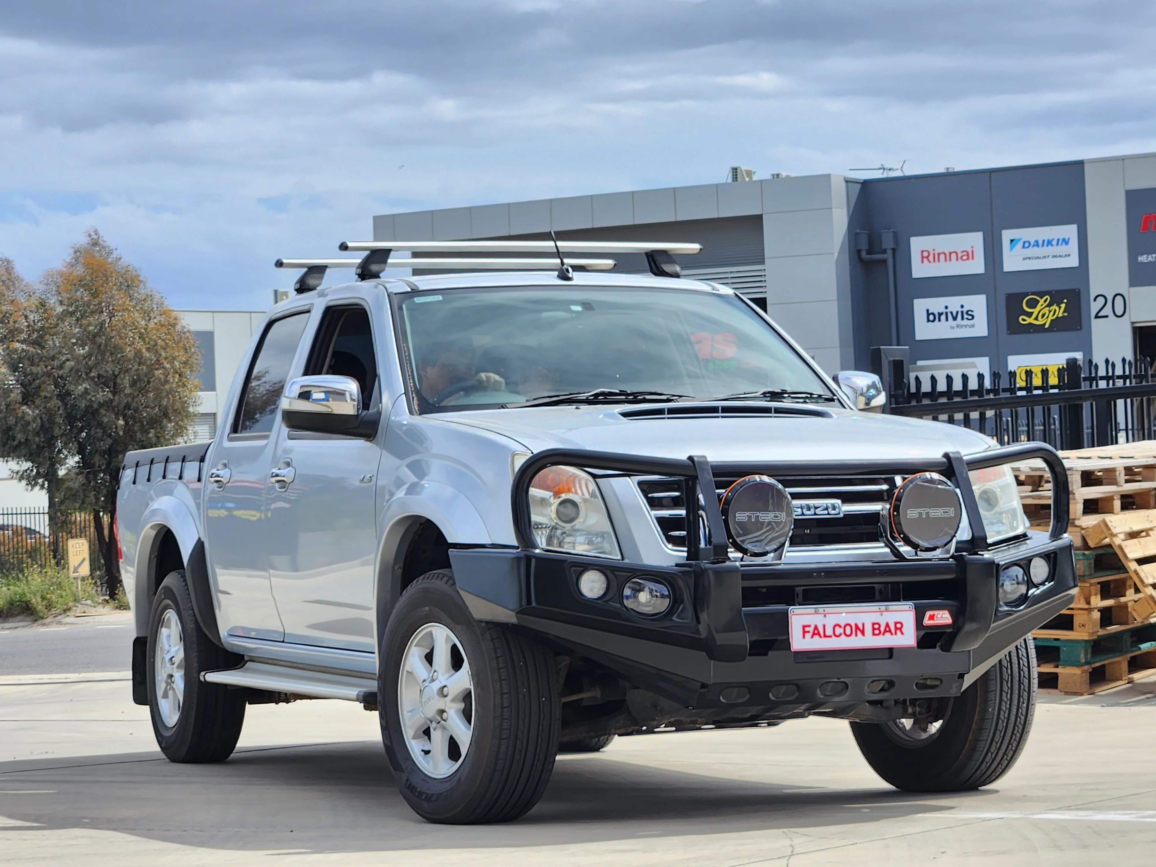 Dmax 2007-2011/ Holden RA7 - 707-02 Falcon Bull Bar Black A-Frame Package (LED Foglight) - SKU MCC-07002-702FOGUP - Image 5