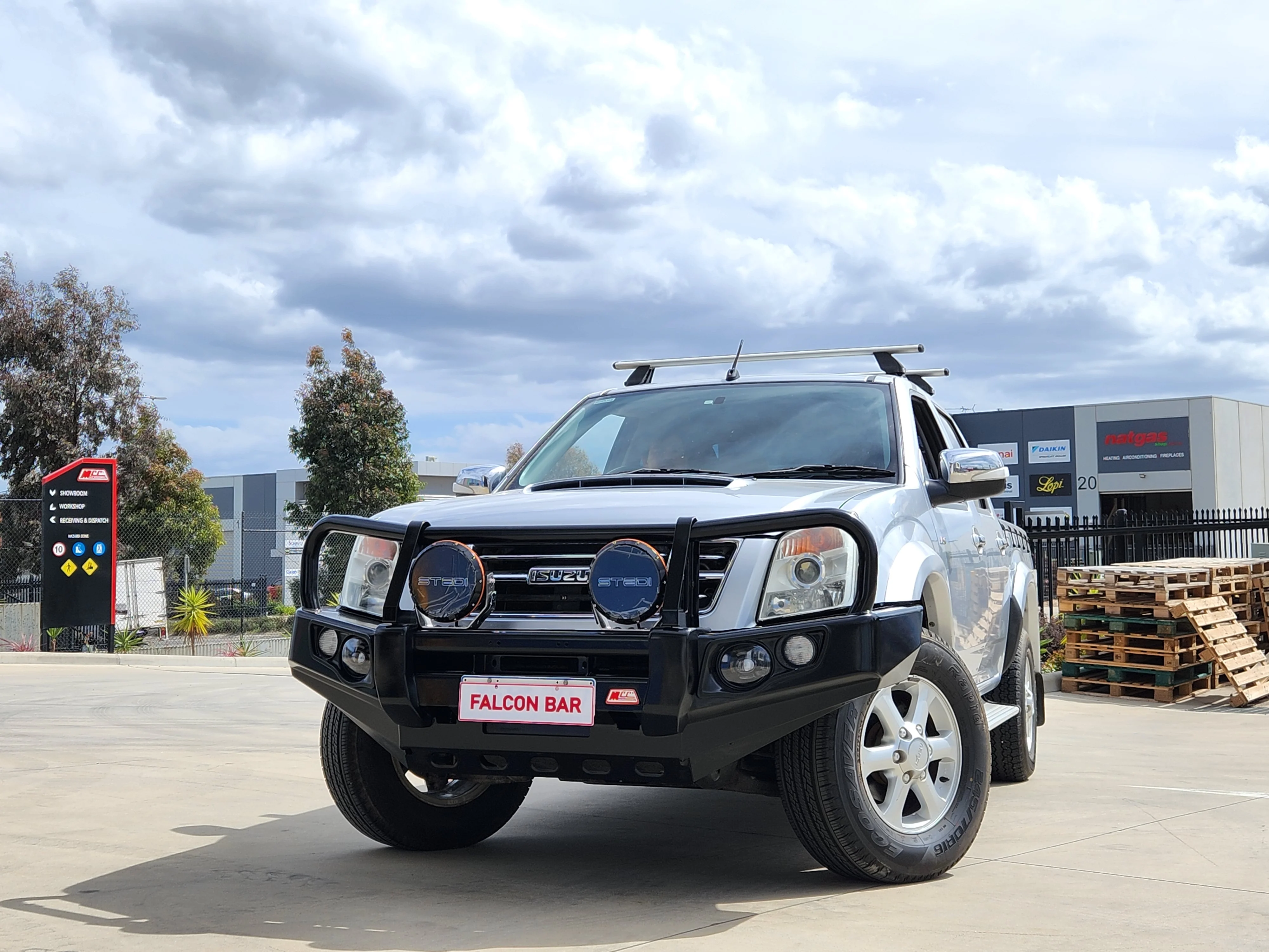 Dmax 2007-2011/ Holden RA7 - 707-02 Falcon Bull Bar Black A-Frame Package (LED Foglight) - SKU MCC-07002-702FOGUP - Image 6