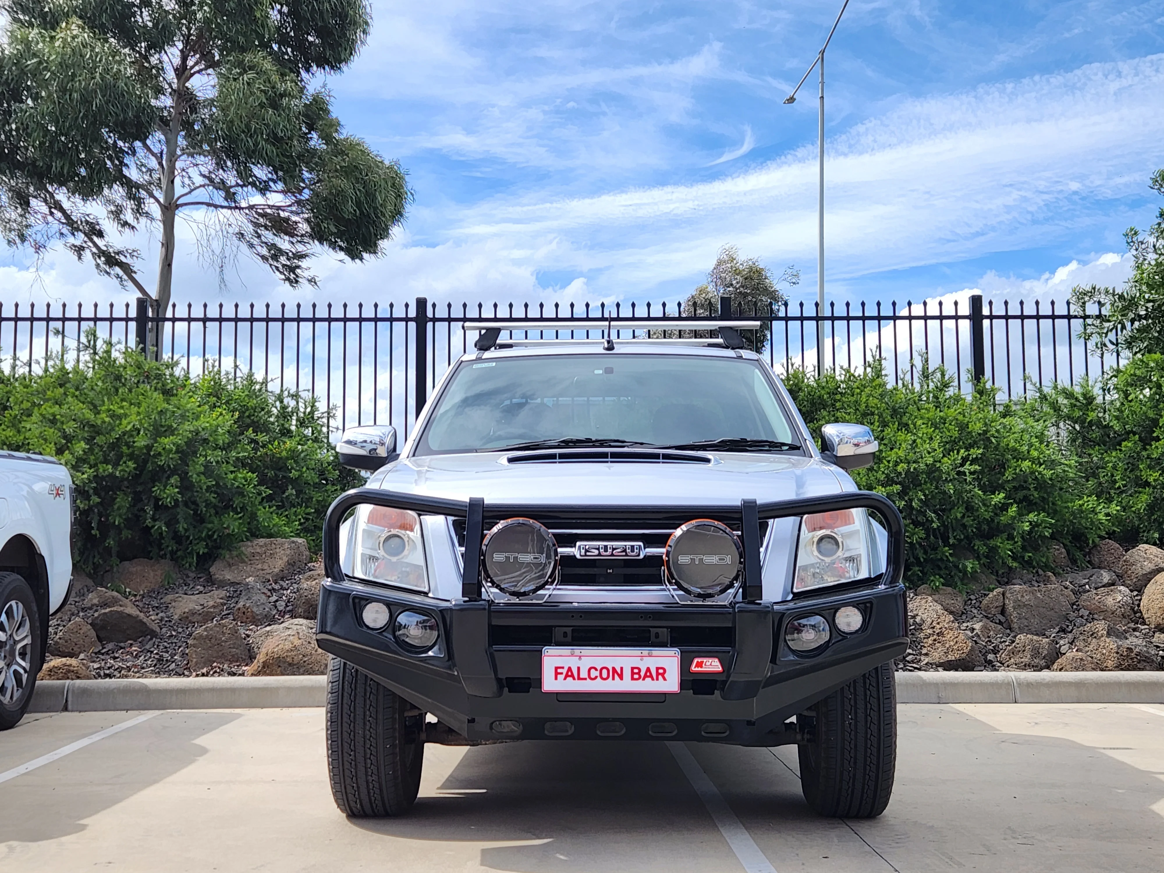 Dmax 2007-2011/ Holden RA7 - 707-02 Falcon Bull Bar Black A-Frame Package (No Foglight) - SKU MCC-07002-702UP - Image 3