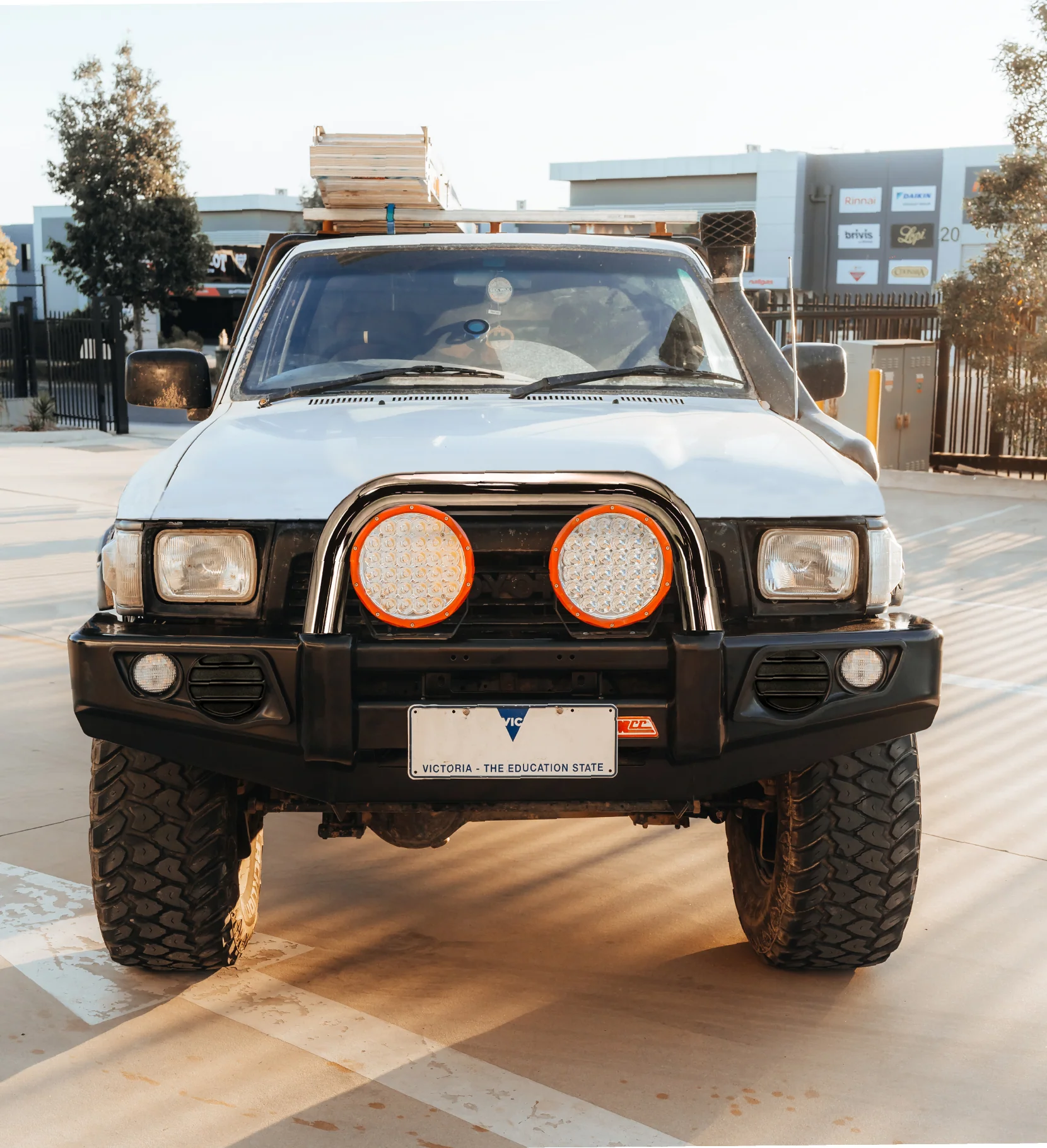 Toyota Hilux 1988-1997 LN105/LN106 (Live) - 707-01 Falcon Bull Bar Single Stainless Loop Package (No Foglight) - SKU MCC-01000-701SSL - Image 2