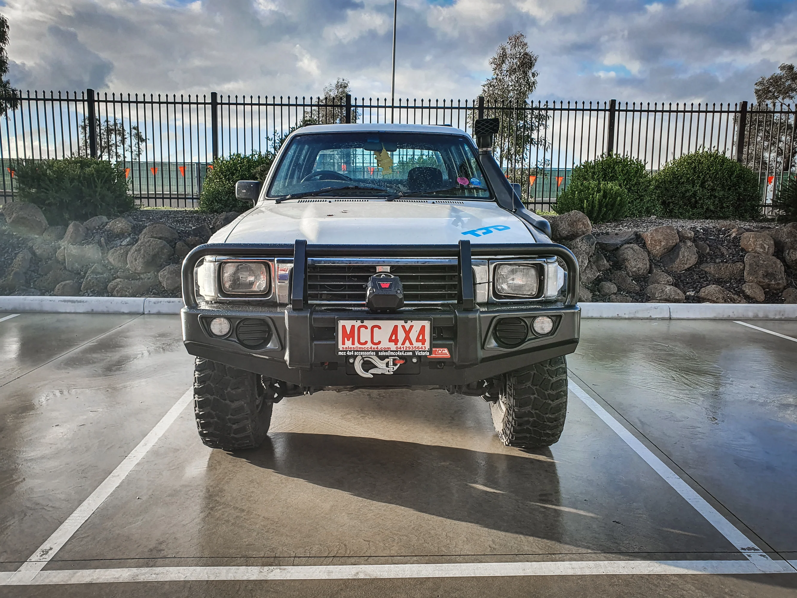 Toyota Hilux 1988-1997 LN105/LN106 (Live) - 707-02 Falcon Bull Bar Black A-Frame Package (LED Foglight) - SKU MCC-01000-702FOG - Image 10