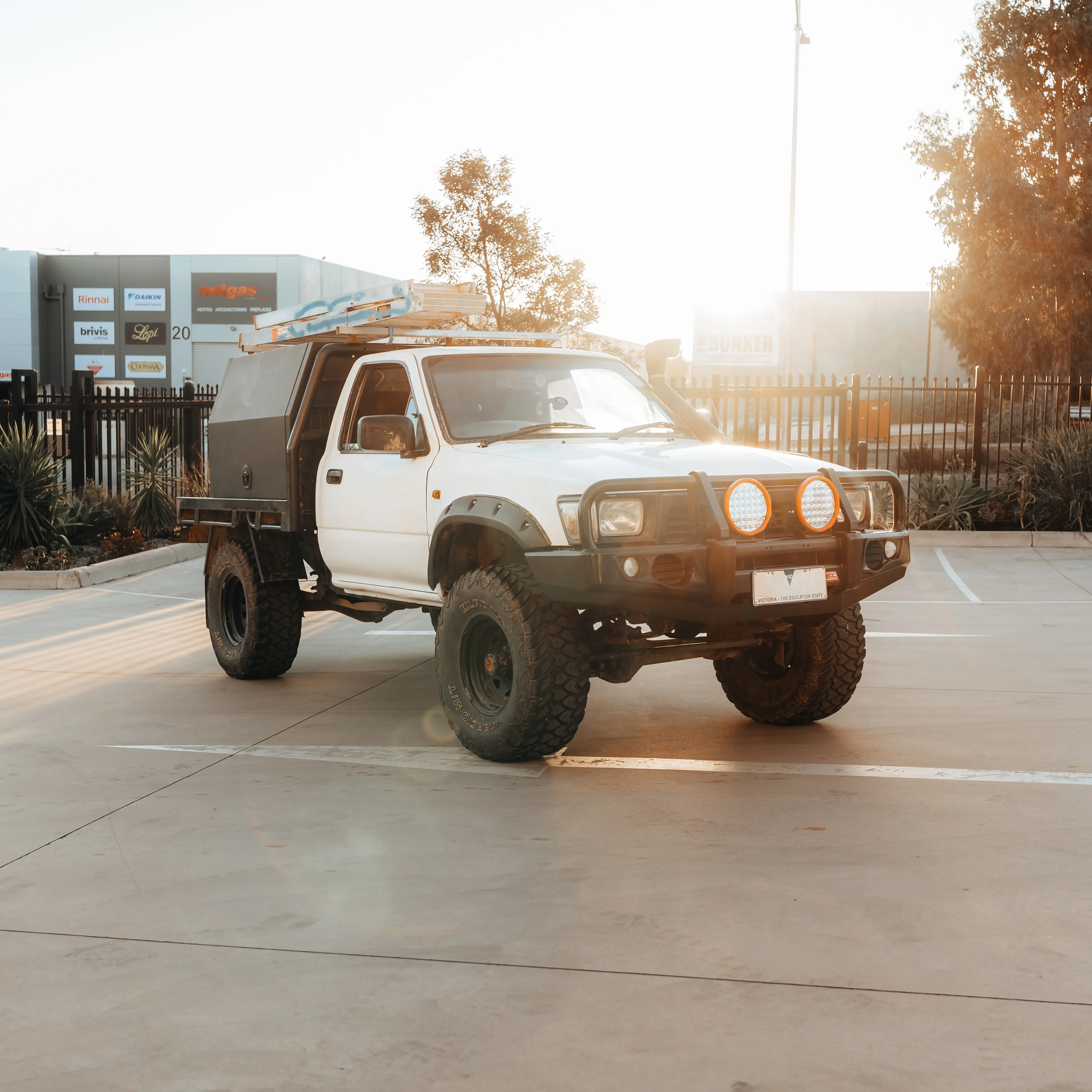 Toyota Hilux 1988-1997 LN105/LN106 (Live) - 707-02 Falcon Bull Bar Black A-Frame Package (No Foglight) - SKU MCC-01000-702 - Image 5