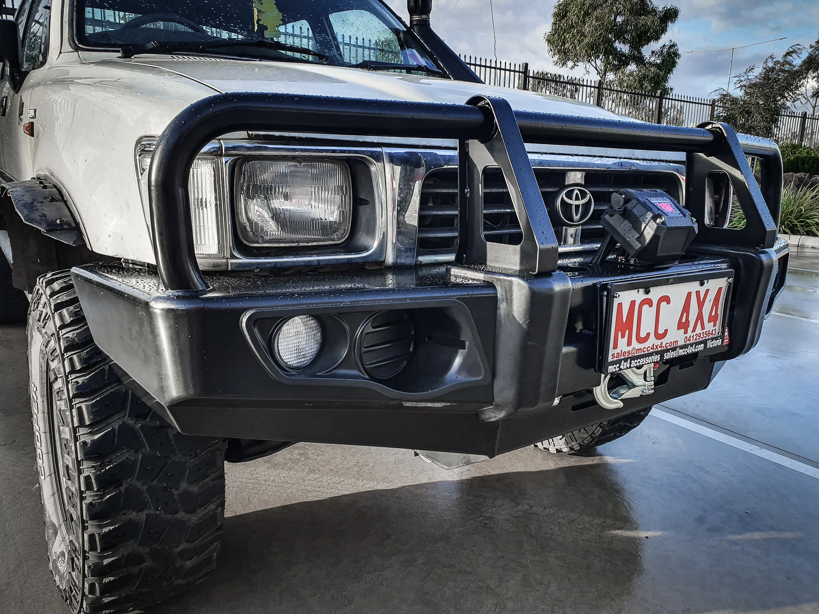 Toyota Hilux 1988-1997 LN105/LN106 (Live) - 707-02 Falcon Bull Bar Black A-Frame Package (No Foglight) - SKU MCC-01000-702 - Image 7