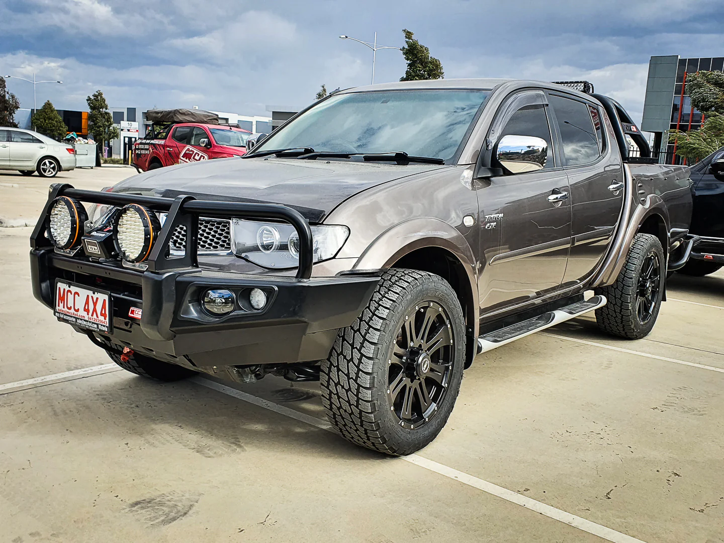 Triton/Challenger 2006-2015 06-15 707-02 Falcon Bull Bar Black A-Frame Package (No Foglight) - SKU MCC-02002-702UP - Image 5