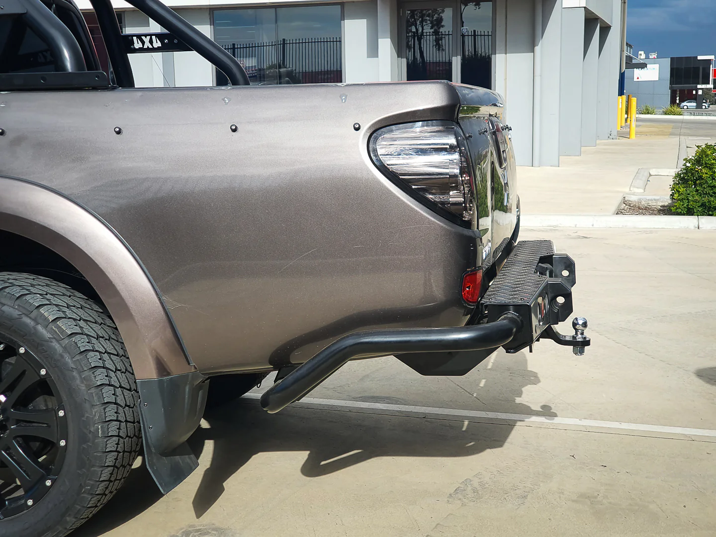 Triton ML 2006-2009 022-03 Jack Rear Bar with Light Kit and Chrome Step Plate Package - SKU MCC-02002-203MLSPL - Image 3