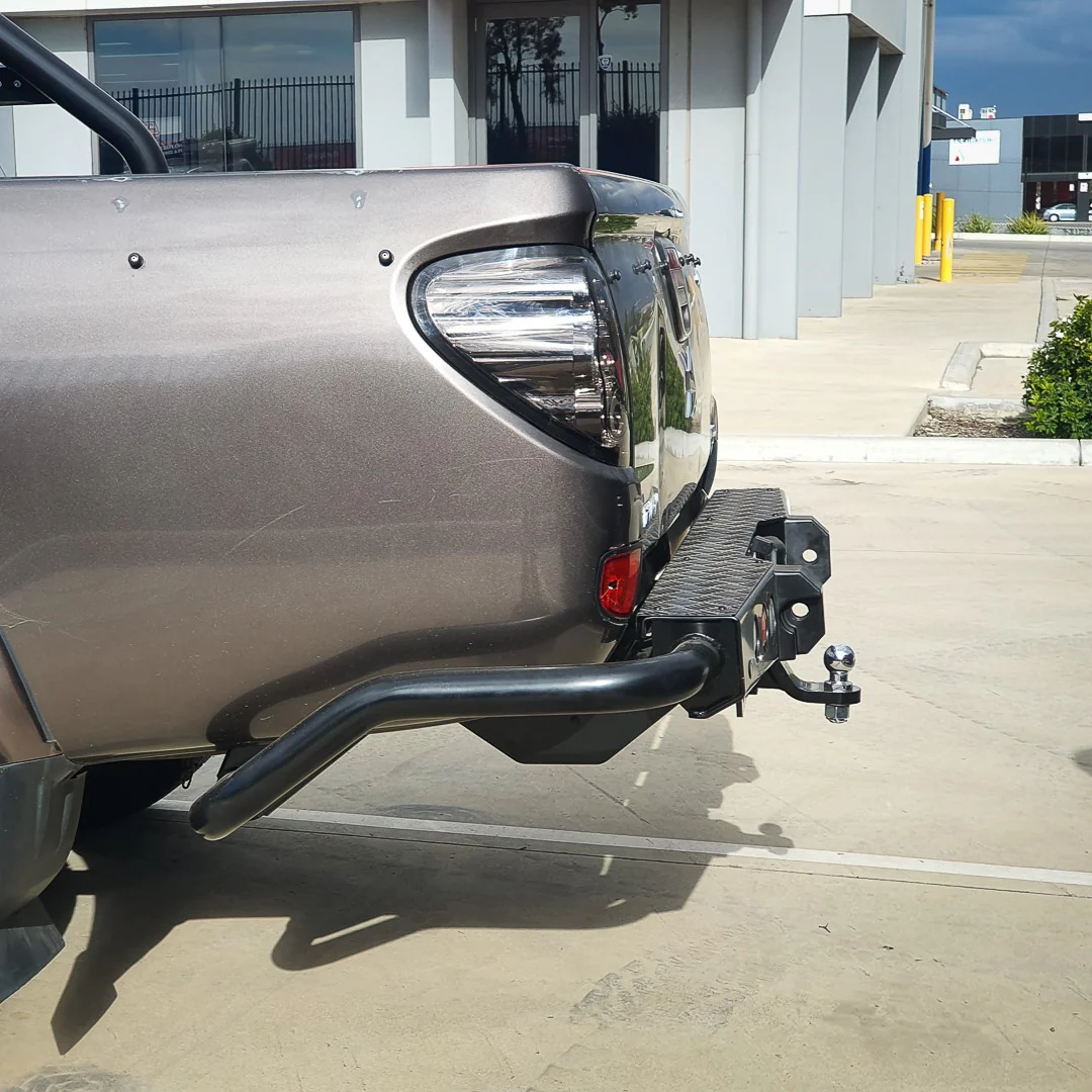 Triton MN 02010-2015 022-03 Jack Rear Bar with Light Kit and Black Step Plate Package - SKU MCC-02003-203MNSPBL - Image 3