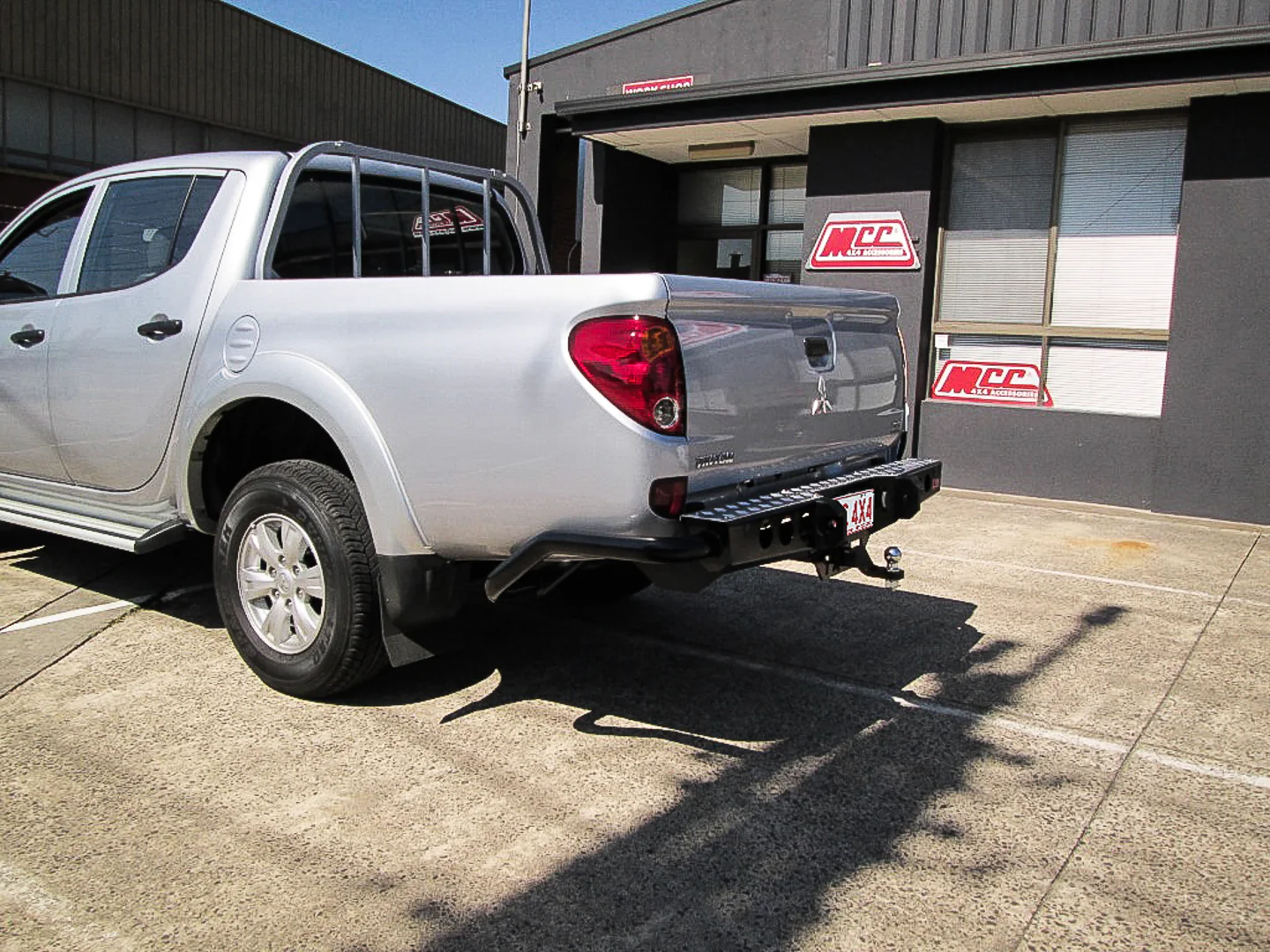Triton MN 02010-2015 022-03 Jack Rear Bar with Chrome Step Plate Package - SKU MCC-02003-203MNSP - Image 3